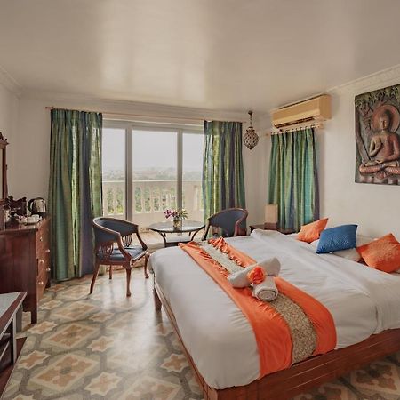 Ocean Suite Goa Dona Paula Exterior foto