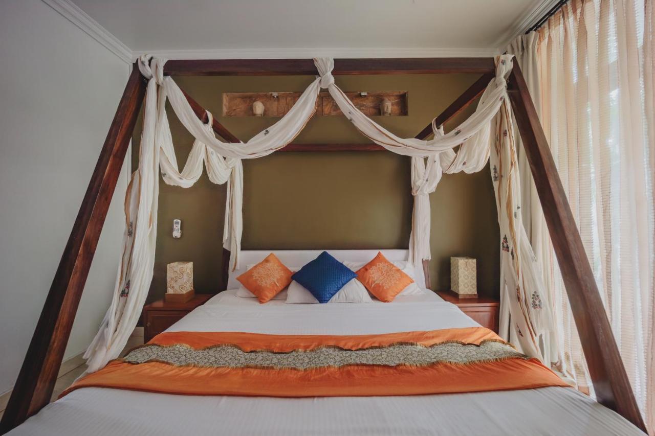 Ocean Suite Goa Dona Paula Exterior foto